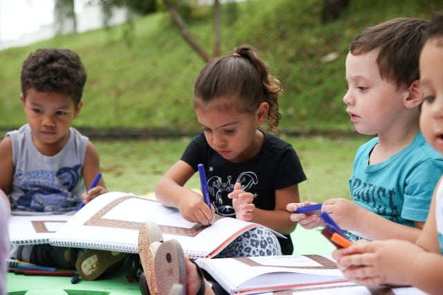 criancas-estudandodo-Creditos-Divulgacao-Aprende-Brasil-Educacao