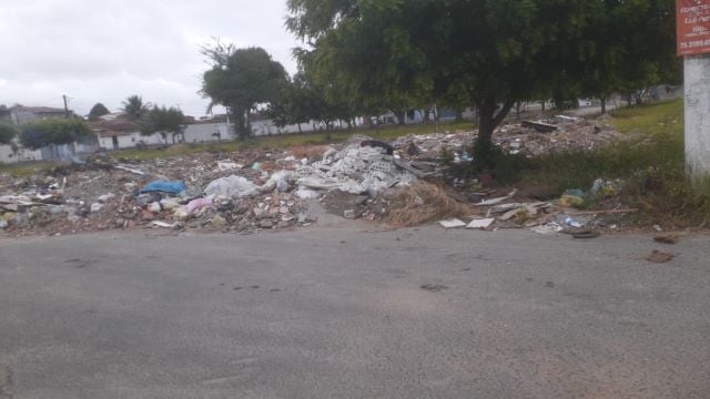 lixo-e-entulho-no-bairro-panorama-1-1