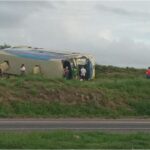 onibus-tomba-br-116-rafael-jambeiro-foto-enviada-pelo-whasapp-do-acorda-cidade-01