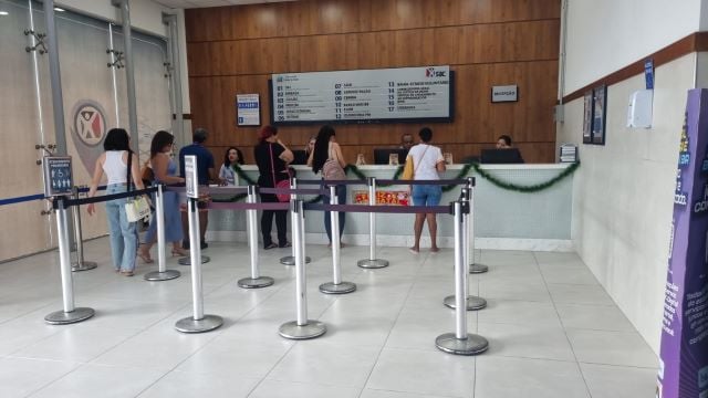 pessoas-fila-sac-SAC-esperando-atendimento-foto-Ascom-Saeb