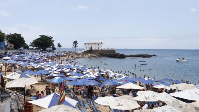 praia-salvador-verao-comerciantes-barracas-Foto-Matheus-LandimGOVBA-2