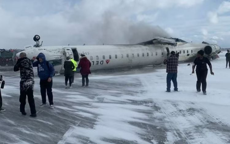 Aviao-acidentado-em-Toronto-Foto-Reproducao-Redes-sociais