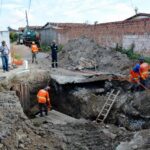 BAIRRO-PANORAMA-SERVICOS-DE-DRENAGEM-PREFEITO-E-EQUIPE-DA-SOMA-FOTO-02-POR-CAU-PRETTO-Copia-1