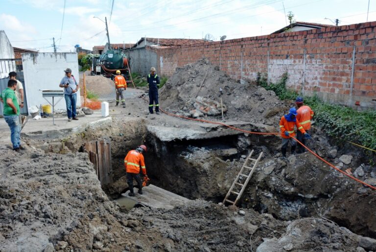 BAIRRO-PANORAMA-SERVICOS-DE-DRENAGEM-PREFEITO-E-EQUIPE-DA-SOMA-FOTO-02-POR-CAU-PRETTO-Copia-1