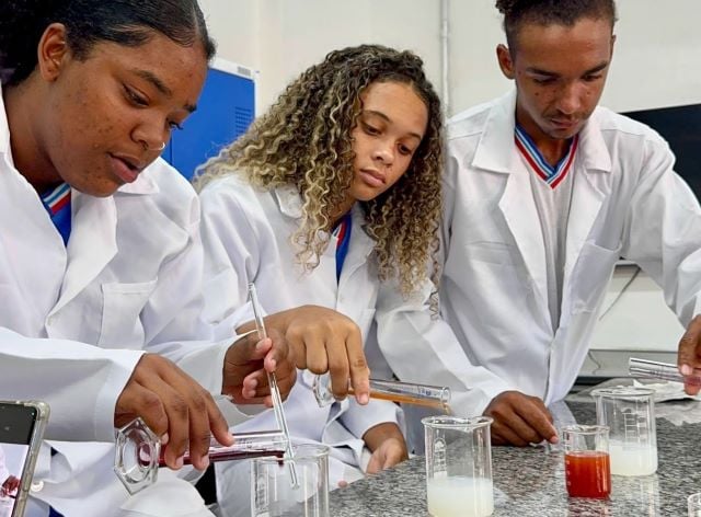 Estudantes-baianos-criam-bioglitter-ecologico-3