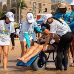 ParaPraia-fotos-IracemaChequer-11-banho-de-mar-para-pessoas-com-deficiencia