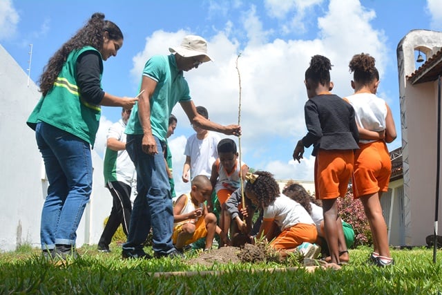 S1q05Vsi-SECOM-Plantio-de-Arvores-no-Instituto-Maria-Galbusera-Valto-Novaes-31