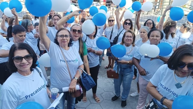 UwUiT29i-Manifestacao-dos-professores-precatorios-do-Fundef1