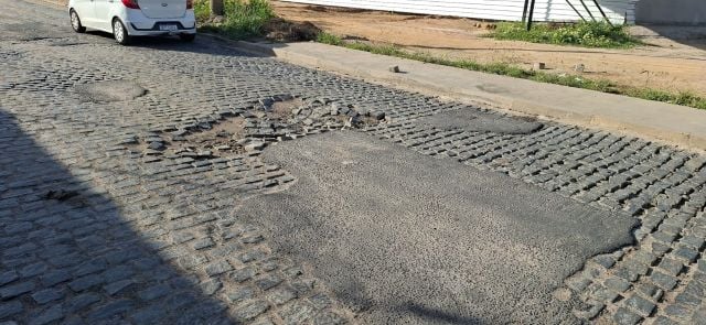 buracos-rua-justiniano-da-silva-antiga-estrada-do-frances-feira-de-santana-foto-aulo-jose-acorda-cidade