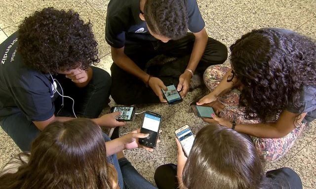 celular-escola-2