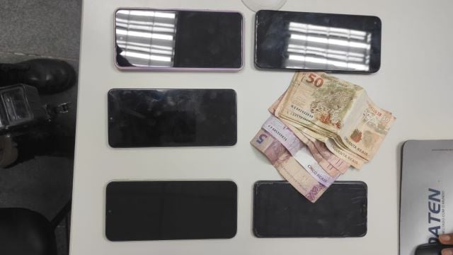 cinco-celulares-apreendido-foto-reproducao