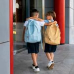 criancas-peso-mochila-freepik