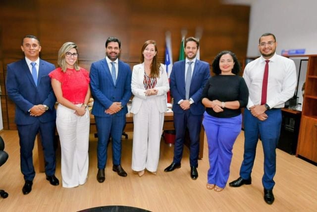 foto-Diretoria-da-OAB-Feira-se-reune-com-com-presidente