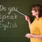 8yw4ju72-professor-de-ingles-freepik