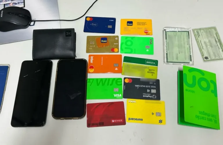 9pIWIupg-extorsao-e-estupro-cartoes-celulares