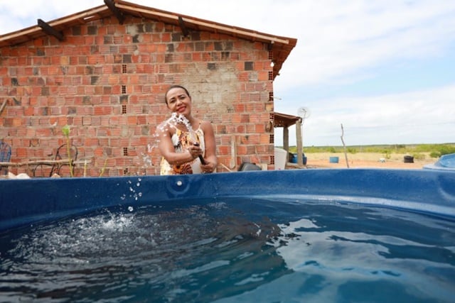 Agua-potavel-familias-seca-Foto-Joa-Souza-GOVBA.jpg1_