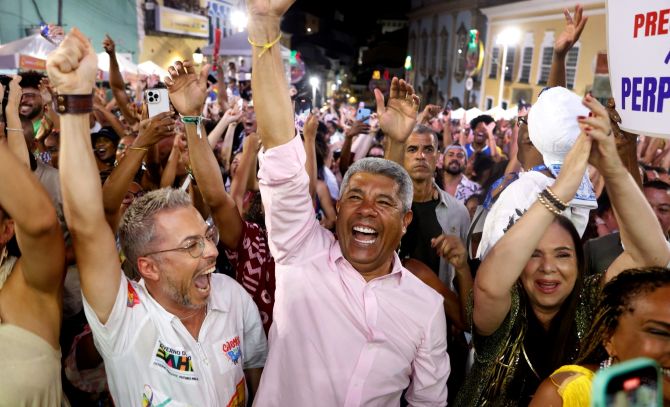 Comemoracao-Oscas-2025-jeronmo-e-bruno-momteiro-comemoram-com-folioes-no-pelourinho