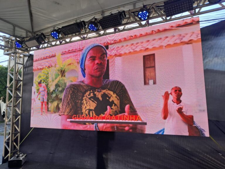 Evento-no-Tambores-Urbanos-exibicao-da-Bata-do-Feijao-doc-ft-ney-silva-corda-cidade