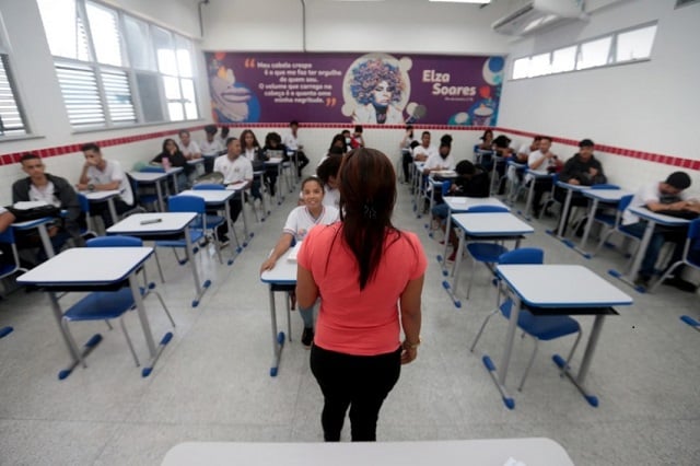 Foto-Eloi-Correa-GOVBA-Sala-de-aula-rede-estadual