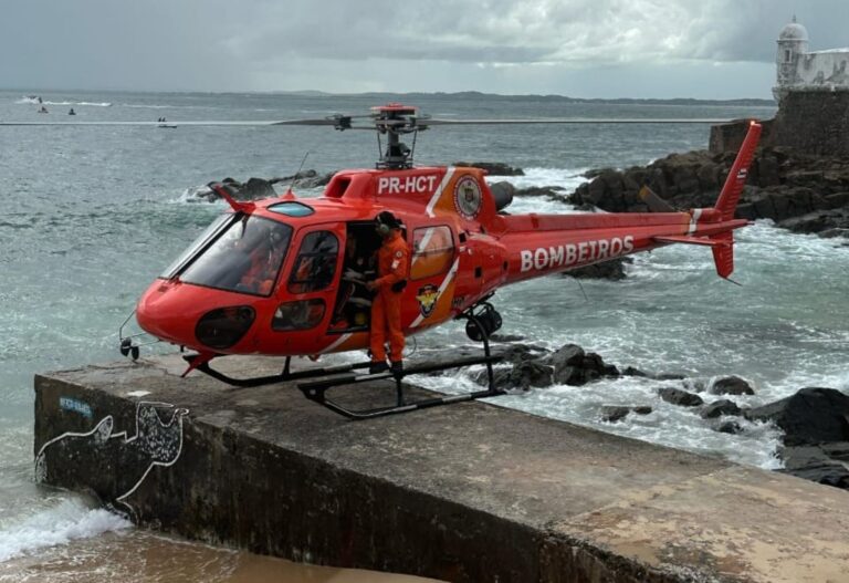 Helicoptero-dos-bombeiros-resgata-vitima-de-afogamento-no-circuito-do-Dodo-2