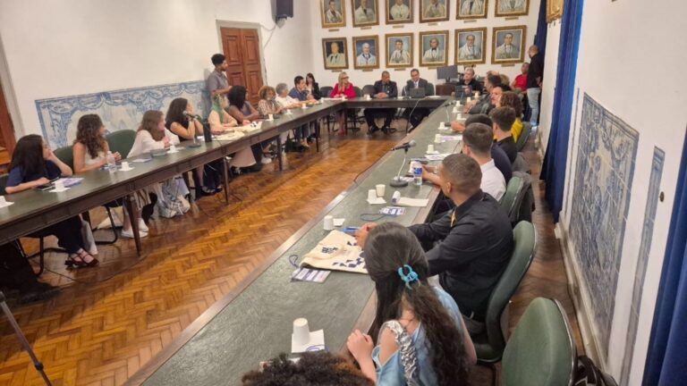 Jovens-de-diversos-paises-estao-na-Bahia-para-curso-sobre-o-BRICS-com-experiencia-turistica-Foto-Tatiana-Azeviche-Ascom-SeturBA