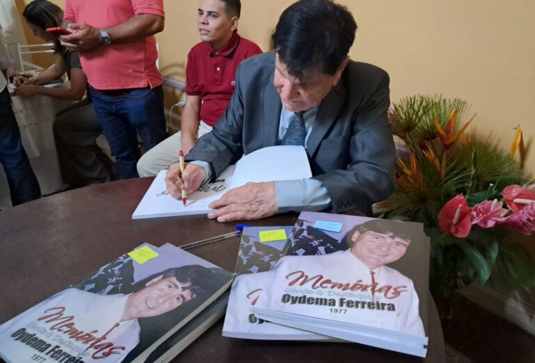 Oydema-Ferreira-lancamento-de-livro-ft-ney-silva-acorda-cidade3