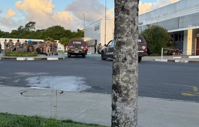 Policia-em-frente-ao-hospitl-do-suburbio