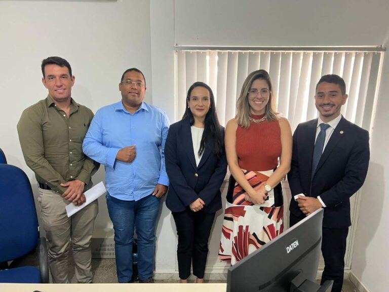Presidente-da-OAB-Feira-e-advogados-da-Comarca-de-Conceicao-do-Jacuipe-se-reunem-com-juiza-titular