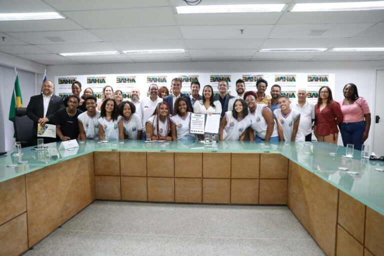 Programas-que-garantem-acesso-gratuito-a-Carteira-de-Habilitacao-para-populacao-de-baixa-renda-sao-sancionados-