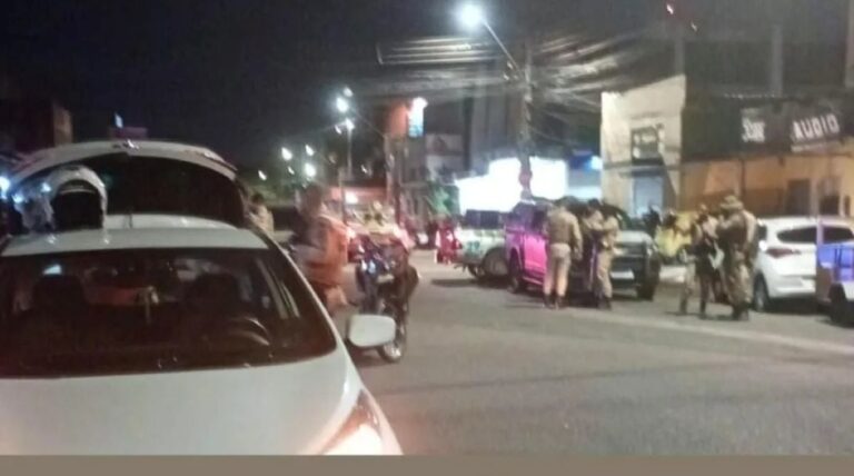 Veiculo-suspeito-de-ter-sido-usado-em-sequestro-em-Riachao-do-Jacuipe-e-apreendido-em-Feira-de-Santana-