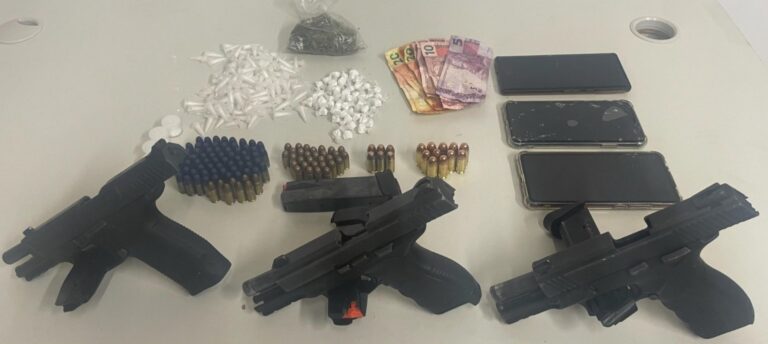 armas-e-drogas-apreendidas-apos-tiroteio-em-Salvador