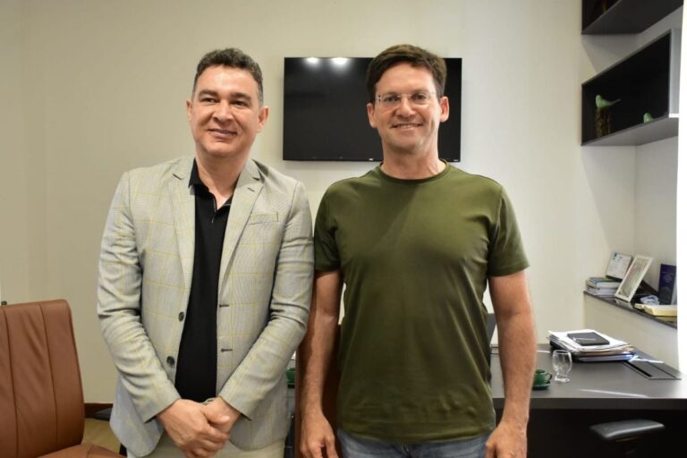 ex-ministro-Joao-Roma-visita-camara-de-Feira
