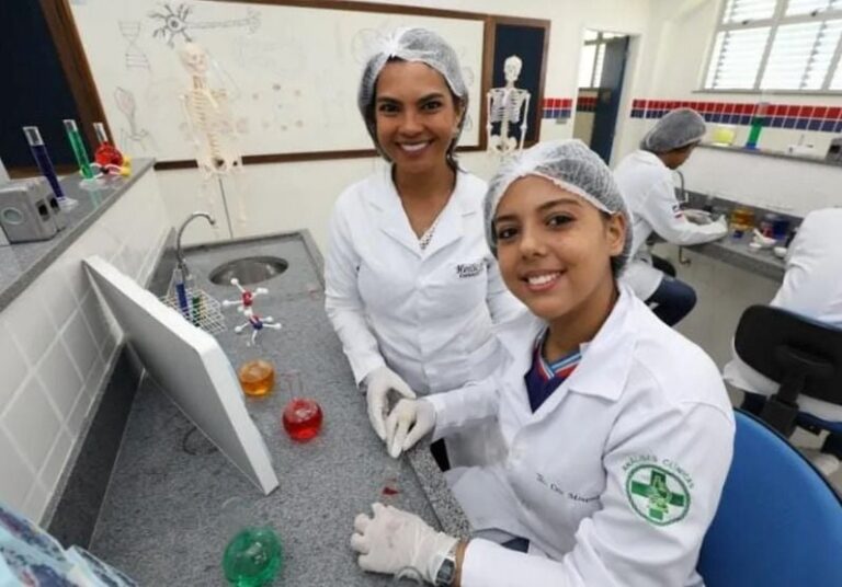 professores-educacao-profisisonal-alunos-curso-tecnico-foto-feijao-almeida