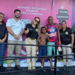 reencontro-entre-pai-e-filho-que-se-perderam-durante-a-folia