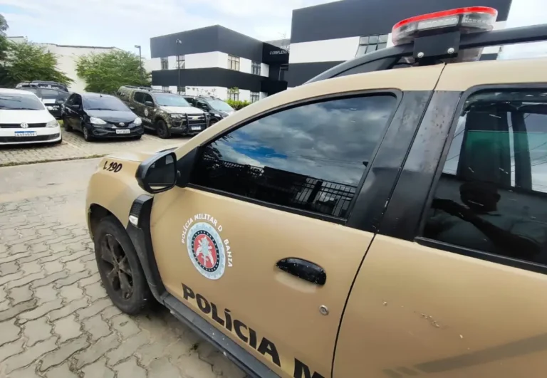 3nnHGWAk-Policia-Militar-ft-Ed-Santos-acorda-cidade