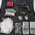 65a-CIPM-apreende-arma-de-fogo-municoes-drogas-e-colete-balistico-em-Feira-de-Santana