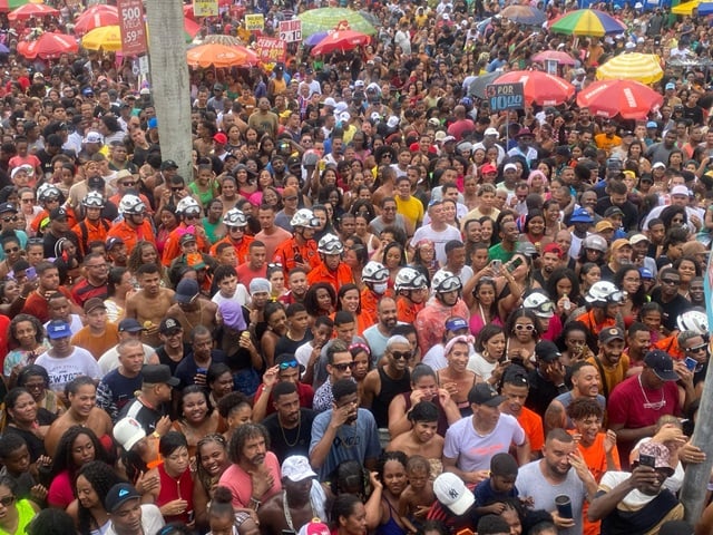 Arrastao-de-Thiago-Aquino-na-Micareta-ft-Maylla-Nunes-acorda-cidade3
