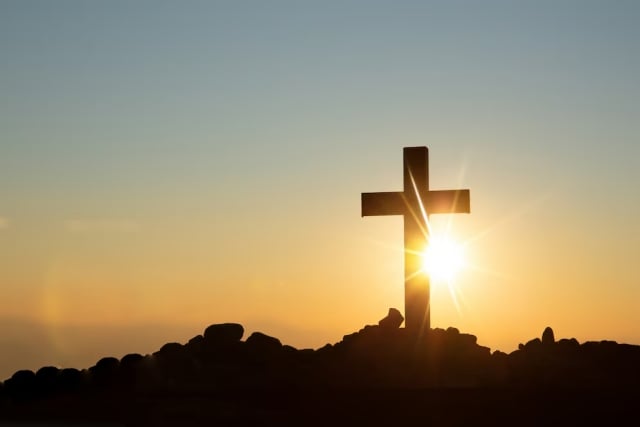 D3h4kVwU-conceito-de-ressurreicao-crucificacao-de-jesus-cristo-cruz-jcomp-freepik