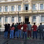 Funcionarios-de-empresas-terceirizadas-realizam-protesto-em-frente-a-prefeitura-cobrando-pagamento-de-salarios-atrasados