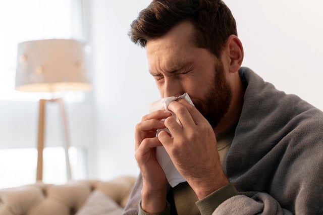 Homem-gripe-doente-Foto-freepik