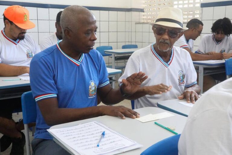 Jovens-e-adultos-que-voltaram-a-frequentar-a-sala-de-aula-aumenta-8-na-Bahia-1