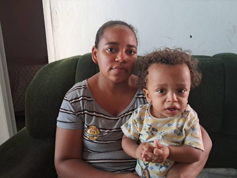 Mae-busca-ajuda-para-conseguir-cirurgia-urgente-para-o-filho2