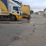 Moradores-reclamam-de-caminhoes-estacionados-em-rua-2