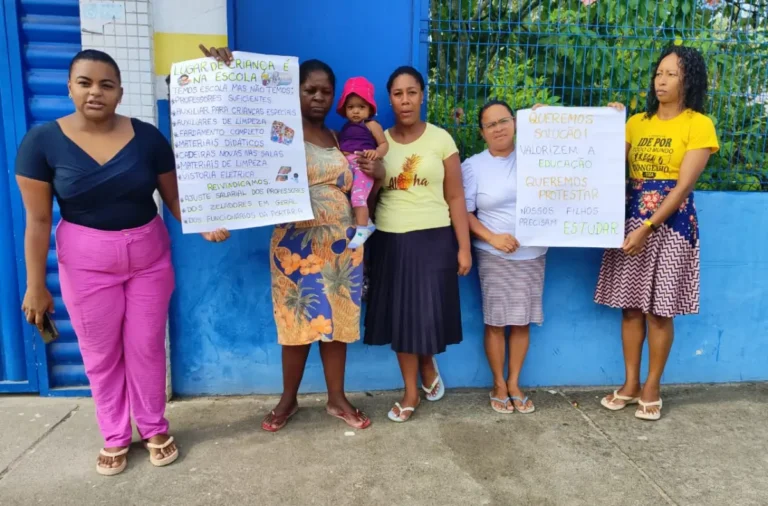 P1WMi78b-Manifestacao-na-Escola-Municipal-Vereador-Antonio-Carlos-Coelho-ft-ed-santos-acorda-cidade1
