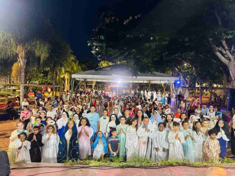 Praca-da-Kalilandia-vira-cenario-de-encontro-da-religiao-e-cultura-com-celebracao-de-Pascoa1
