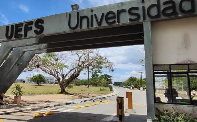 Uefs-fachada-foto-ney-silva-acorda-cidade-portico