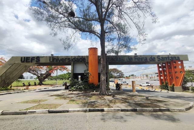Uefs-ft-Ed-Santos-acorda-cidade