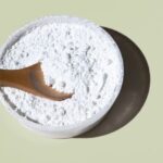 Vain6MYQ-creatina-po-branco-suplemento-alimentar-treinamento-foto-freepik1