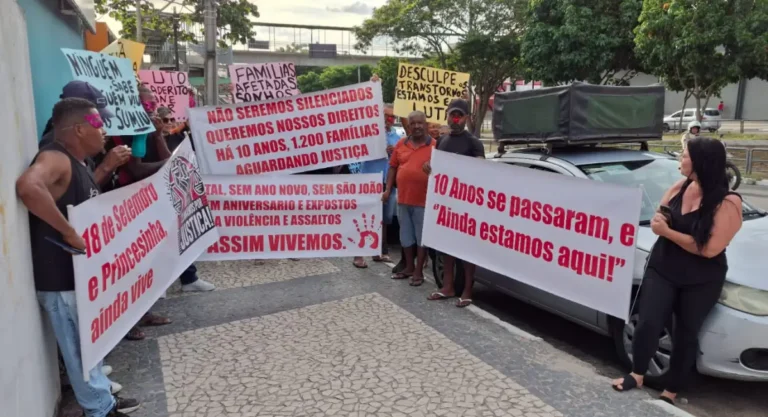 ZKBPMxFY-Manifestacao-de-ex-rodoviarios-ft-paulo-jose-acorda-cidade