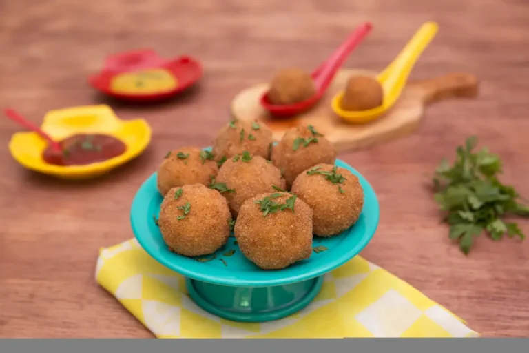 jBkyUnua-Bolinho-de-lamen-Fortaleza-de-queijo-e-milho